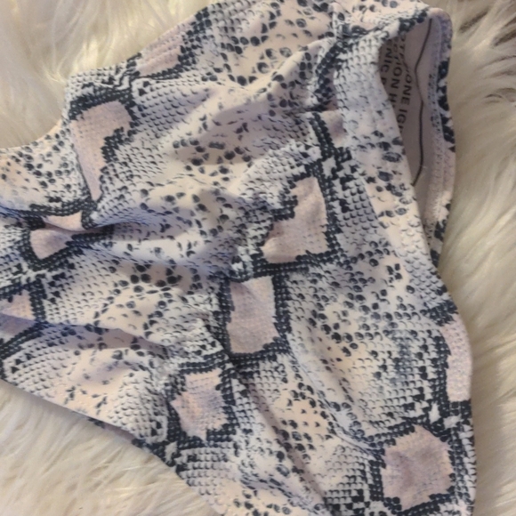 Pink snake print size medium bikini set - Picture 2 of 8